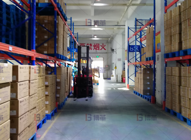 有序的倉(cāng)庫(kù)管理及標(biāo)識(shí)，發(fā)貨和收貨通過(guò)倉(cāng)庫(kù)集中配送。