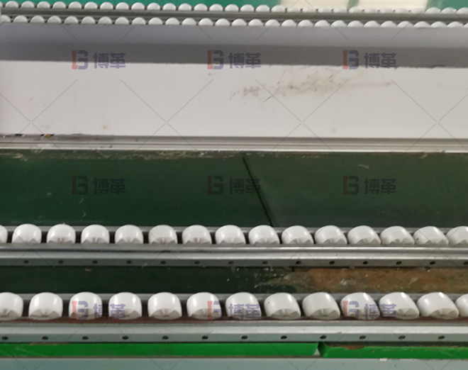 電子制造一般體積較小，使用精益管搭建貨架和無(wú)動(dòng)力滑動(dòng)部件，節(jié)約成本，提高效率。